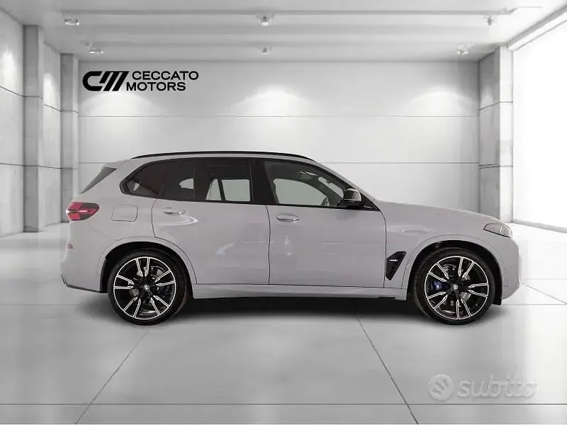 Nuova BMW X5 M Sport 530 CV (389 kW) 2026 Grigio SUV