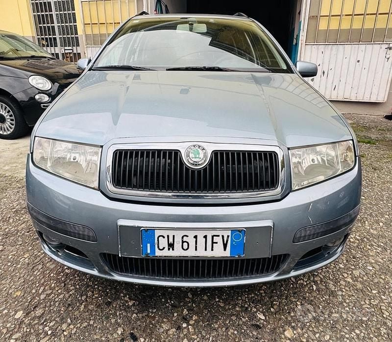 Usata Skoda Fabia Ambiente 64 CV (47 kW) 2005 Grigio Station wagon