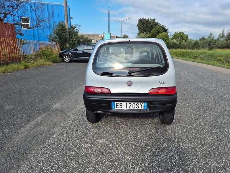 Usata Fiat 600 54 CV (39 kW) 2010 Argento Berlina