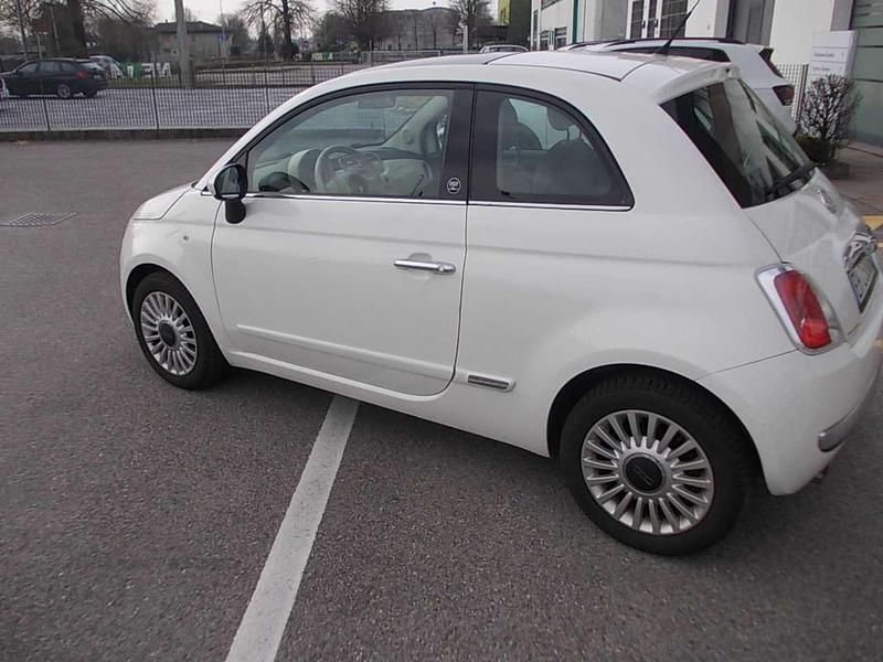 Usata Fiat 500 Lounge 69 CV (50 kW) 2011 Bianco Utilitaria