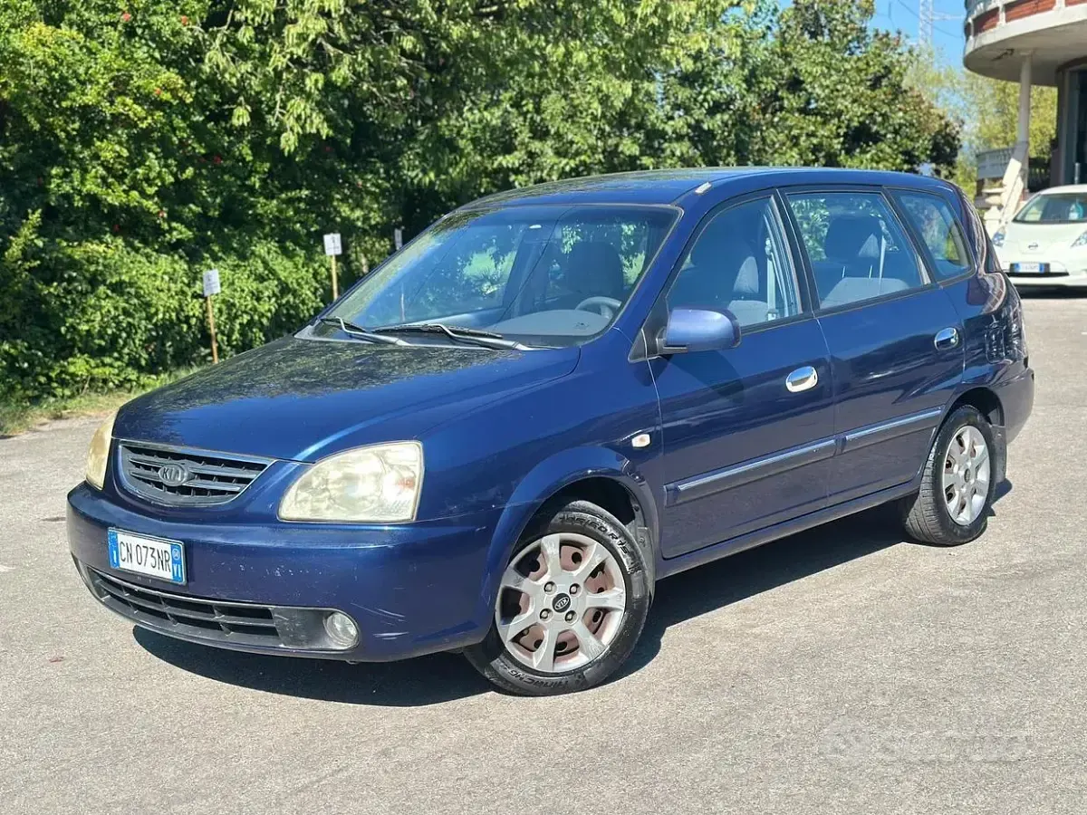 Usata Kia Carens LX 112 CV (82 kW) 2004 Blu Monovolume