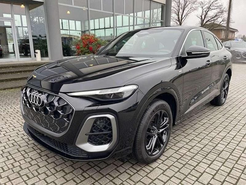 Nero mythos Nuova 2025 Audi Q5 Sportback S-Line SUV | 64.800 € (Super prezzo) - Immagine 1/4