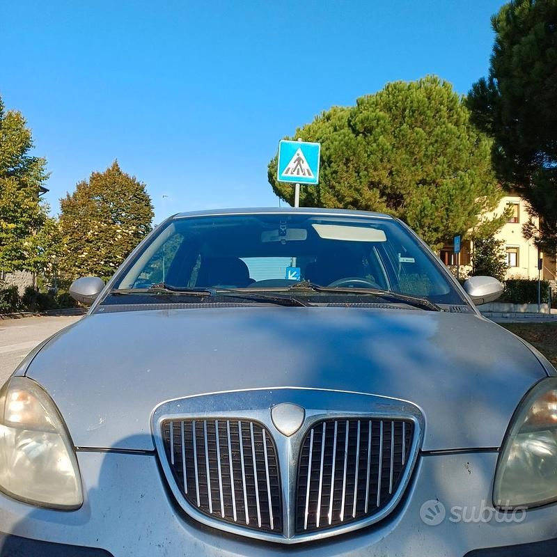 Usata Lancia Ypsilon 60 CV (44 kW) 2006 Utilitaria