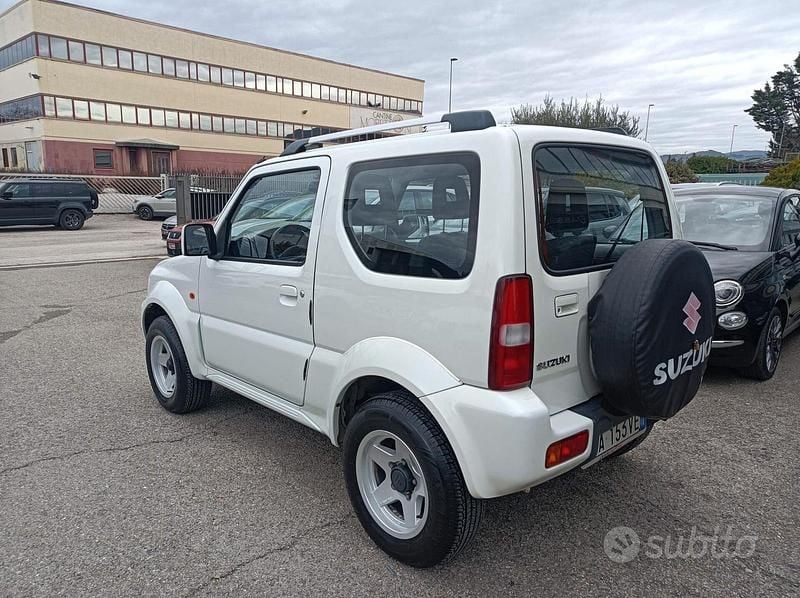 Usata Suzuki Jimny 85 CV (62 kW) 2010 Bianco SUV