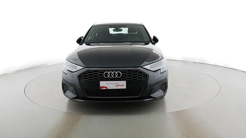 Usata Audi A3 Design 150 CV (110 kW) 2024 Grigio manhattan metallizzato Berlina