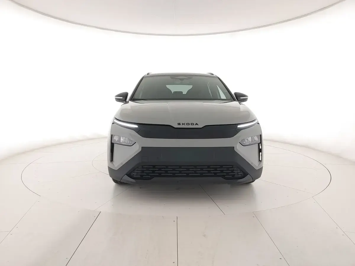 Nuova Skoda Elroq SportLine 139 kW (190 CV) 2026 Grigio acciaio nero tulipano perlato SUV