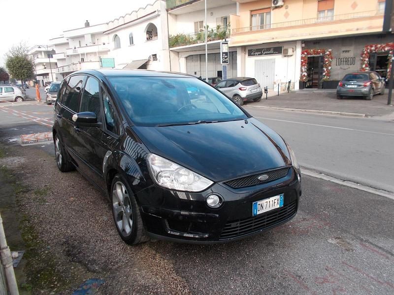 Usata Ford S-MAX Titanium 130 CV (95 kW) 2008 Nero Monovolume