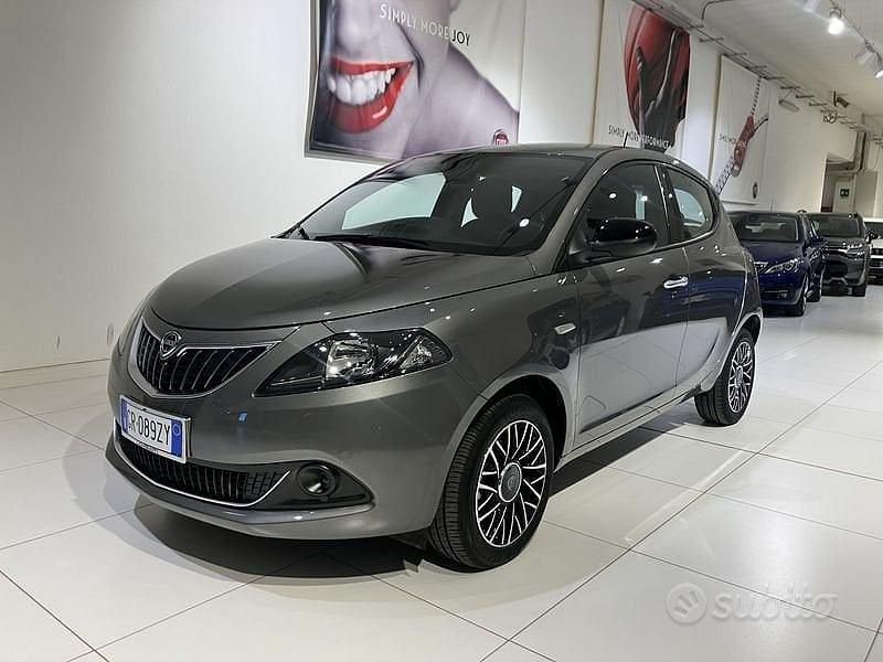 Usata Lancia Ypsilon S 69 CV (50 kW) 2024 Grigio Utilitaria