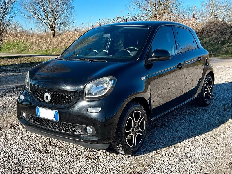 Usata Smart ForFour 70 CV (51 kW) 2015 Nero Utilitaria