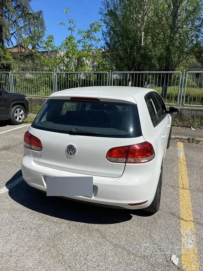 Usata VW Golf VI 80 CV (58 kW) 2011 Bianco Utilitaria