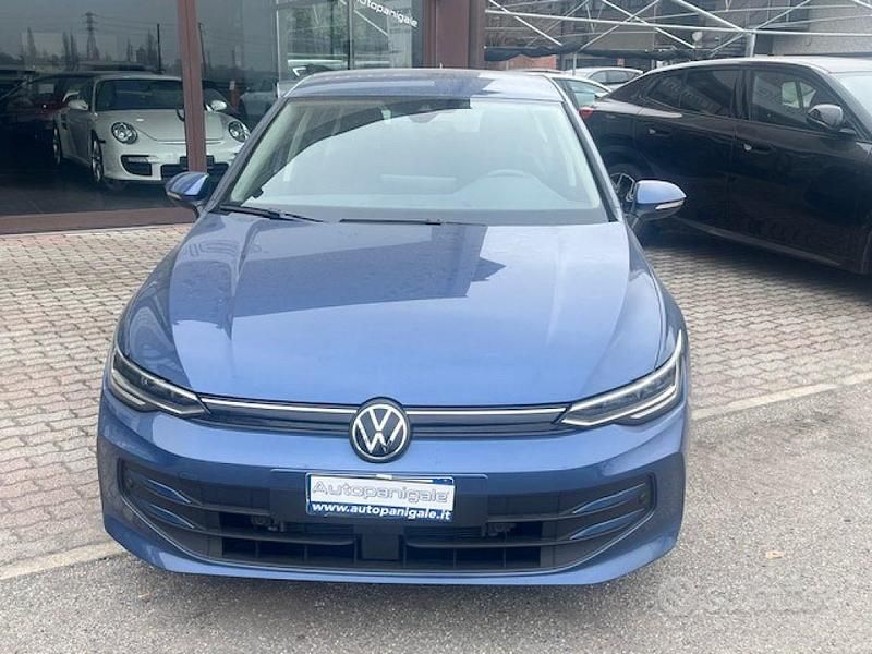 Usata VW Golf VIII Life 116 CV (85 kW) 2025 Blu Berlina