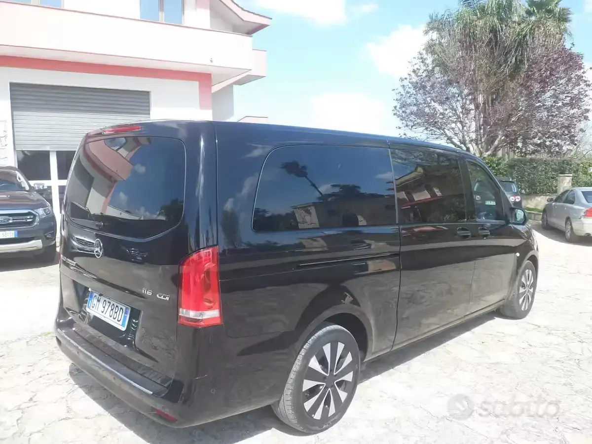Begagnad Mercedes Vito 163 HK (119 kW) 2023 Svart Van