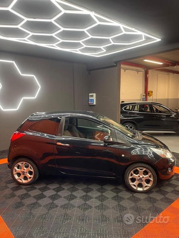 Usata Ford Ka Titanium 69 CV (50 kW) 2015 Nero Utilitaria