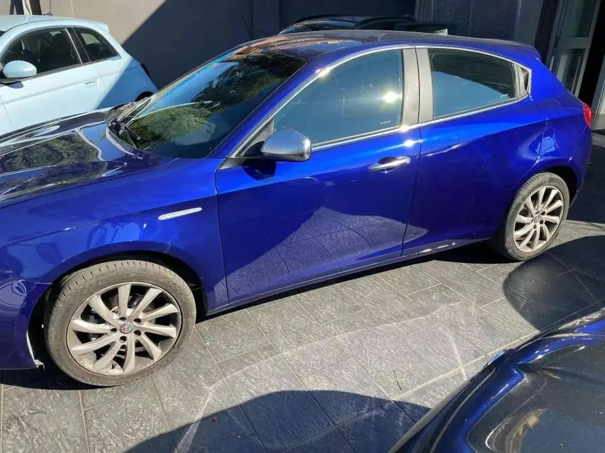 Usata Alfa Romeo Giulietta Super 120 CV (88 kW) 2020 Blu/azzurro Utilitaria
