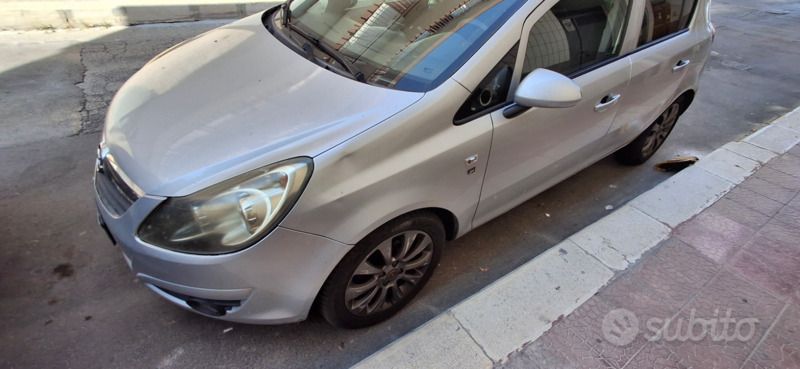 Usata Opel Corsa 75 CV (55 kW) 2011 Grigio Berlina