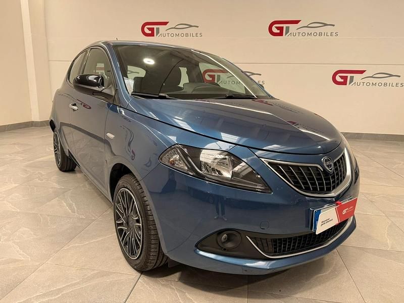 Usata Lancia Ypsilon Gold 69 CV (50 kW) 2023 Blu/azzurro Utilitaria