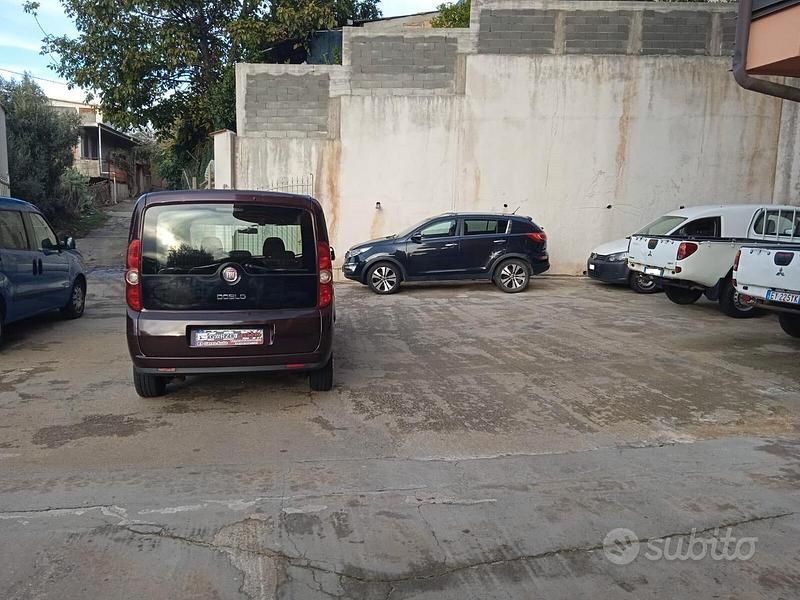 Usata Fiat Doblò Emotion 104 CV (76 kW) 2011 Marrone Monovolume