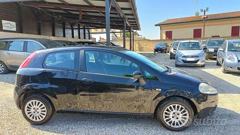 Usata Fiat Grande Punto 74 CV (54 kW) 2009 Nero Utilitaria