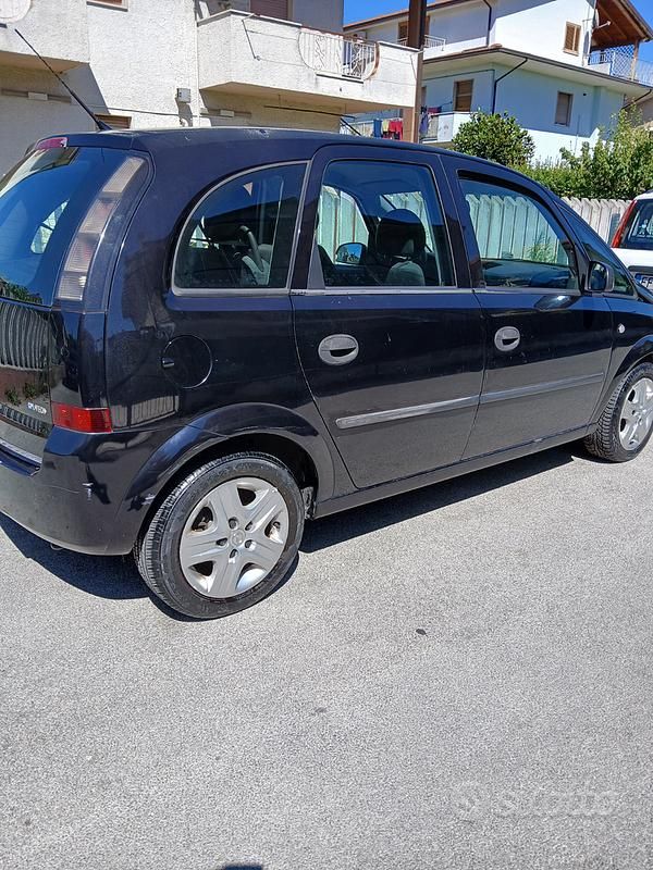 Usata Opel Meriva 90 CV (66 kW) 2010 Nero Monovolume