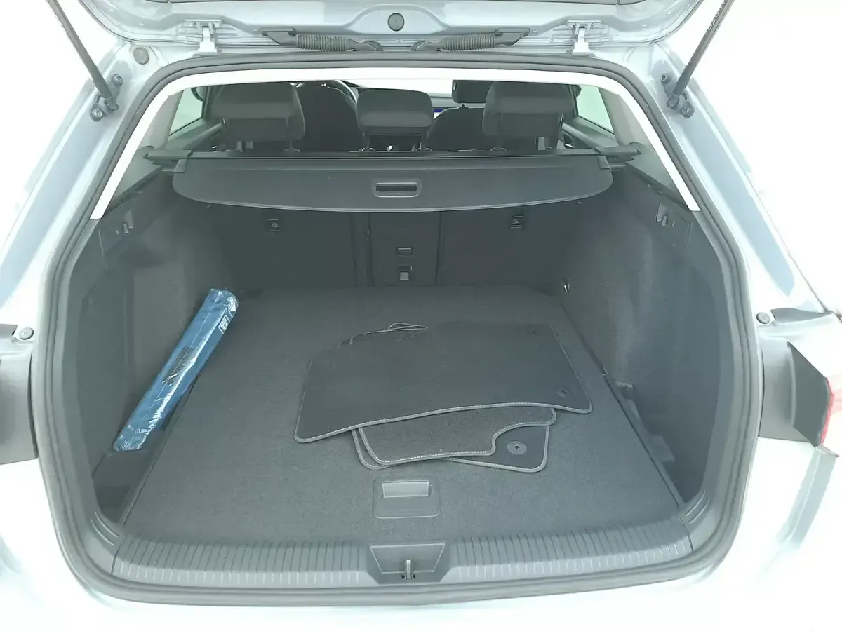 Usata VW Golf VIII Life 116 CV (85 kW) 2022 Grigiogrigio Station wagon