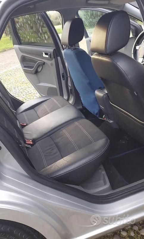 Usata Ford Focus Titanium 90 CV (66 kW) 2008 Grigio Berlina