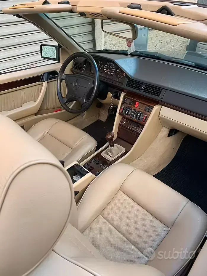 Usata Mercedes E200 136 CV (100 kW) 1995 Bluazzurro Cabrio
