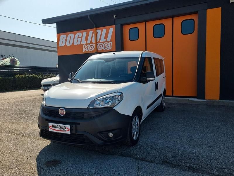 Usata Fiat Doblò Easy 95 CV (69 kW) 2018 Bianco pastello Monovolume