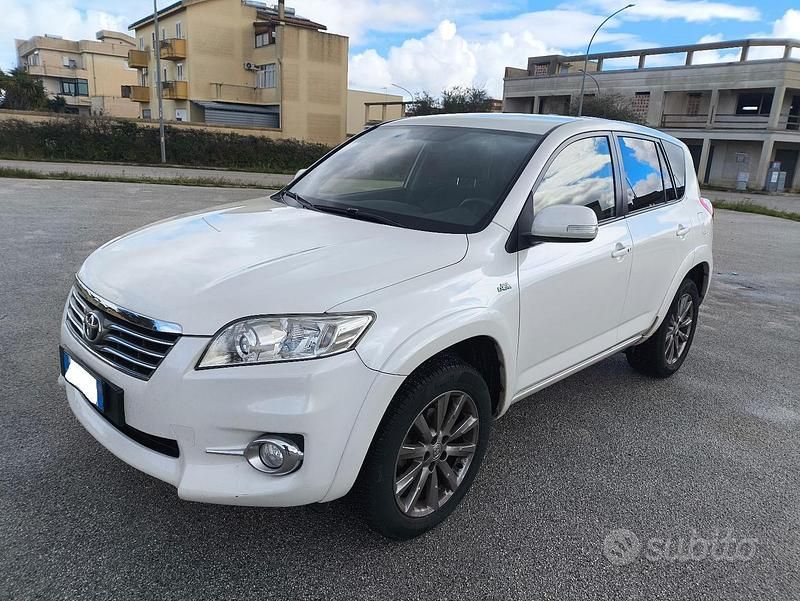 Usata Toyota RAV4 150 CV (110 kW) 2013 Bianco SUV