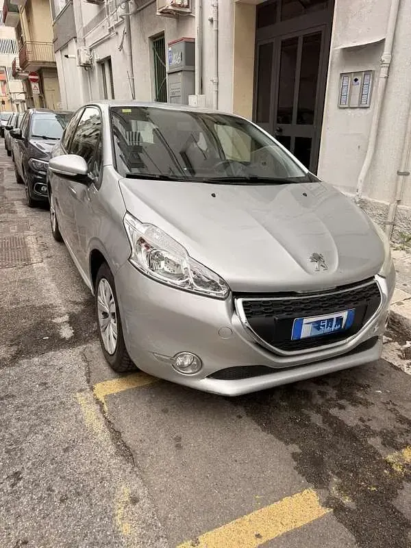 Usata Peugeot 208 Allure 82 CV (60 kW) 2012 Grigio Utilitaria