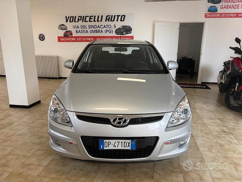 Grigio Usata 2008 Hyundai i30 Tre volumi | 4200 € (Buon prezzo) - Immagine 1/4