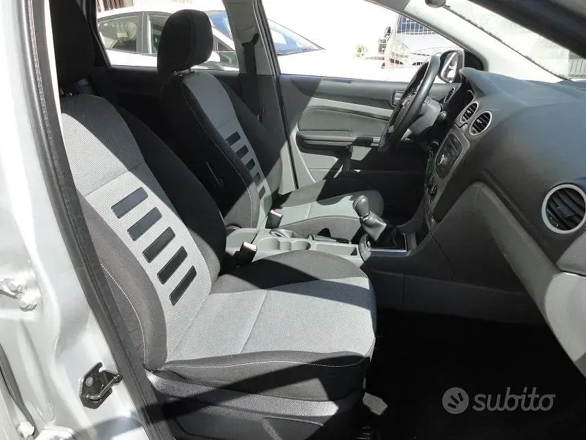 Usata Ford Focus 109 CV (80 kW) 2009 Grigio Station wagon