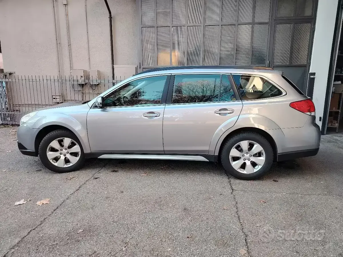 Usado Subaru Outback 150 CV (110 kW) 2011 Familiar