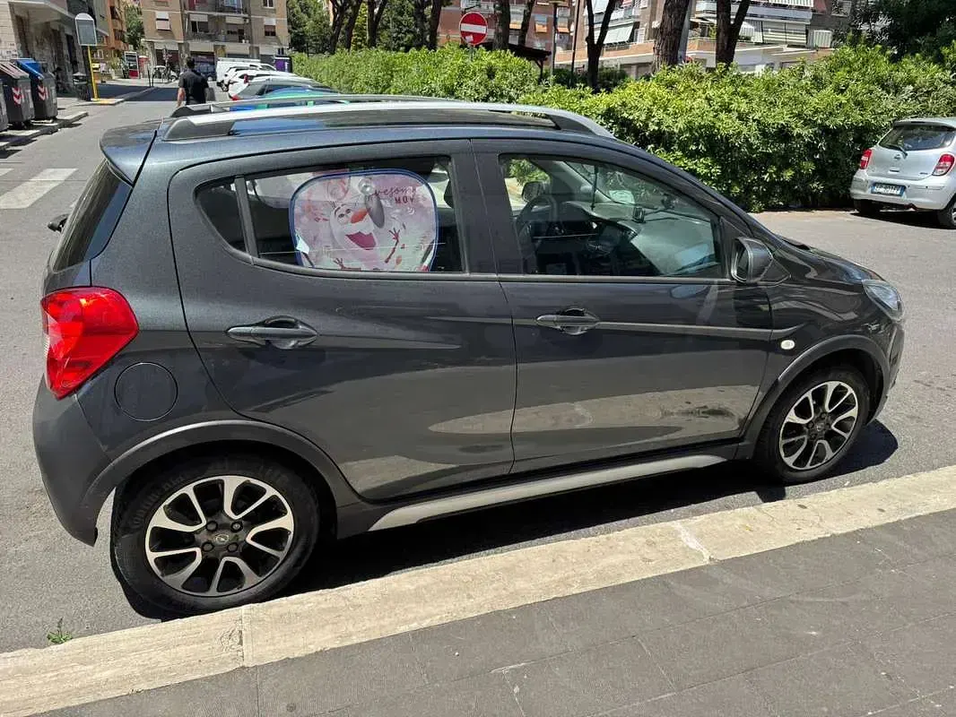 Usata Opel Karl Rocks 73 CV (53 kW) 2019 Grigio Utilitaria