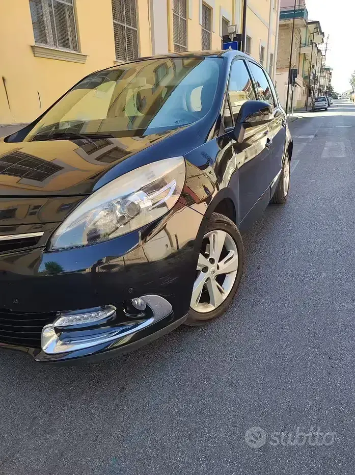 Usata Renault Scénic III 110 CV (80 kW) 2013 Nero Monovolume
