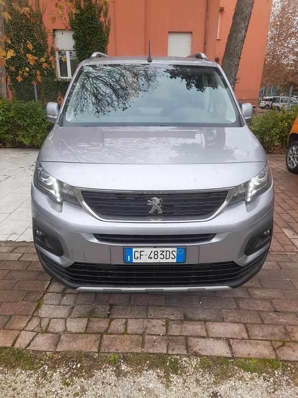 Grigio Usata 2021 Peugeot Rifter Monovolume | 14.000 € (Buon prezzo) - Immagine 1/4