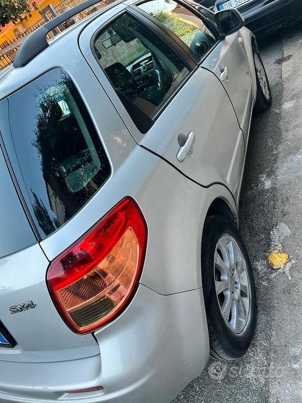 Usata Suzuki SX4 107 CV (78 kW) 2010 Grigio Utilitaria