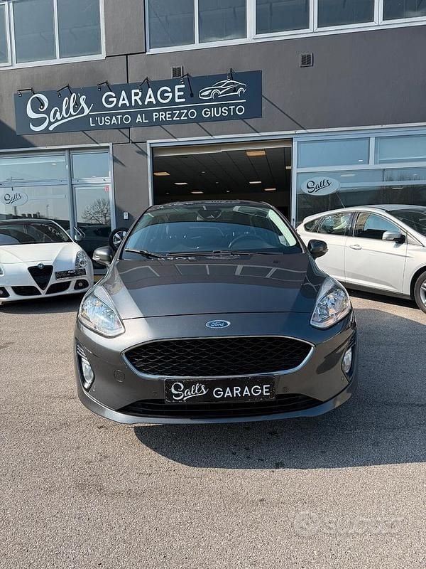 Usata Ford Fiesta 85 CV (62 kW) 2018 Grigio Utilitaria