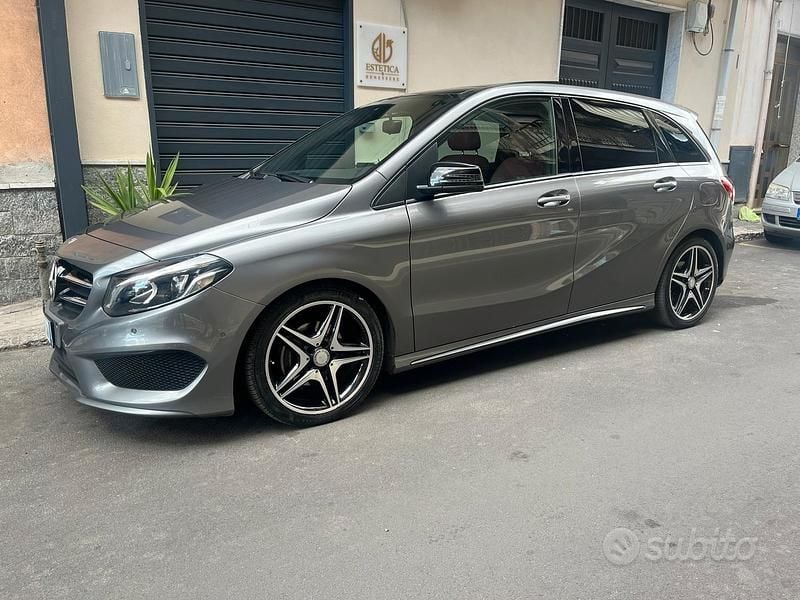 Usata Mercedes B200 2015 Grigio Monovolume