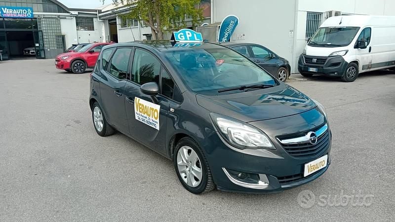 Usata Opel Meriva Innovation 120 CV (88 kW) 2017 Grigio Monovolume