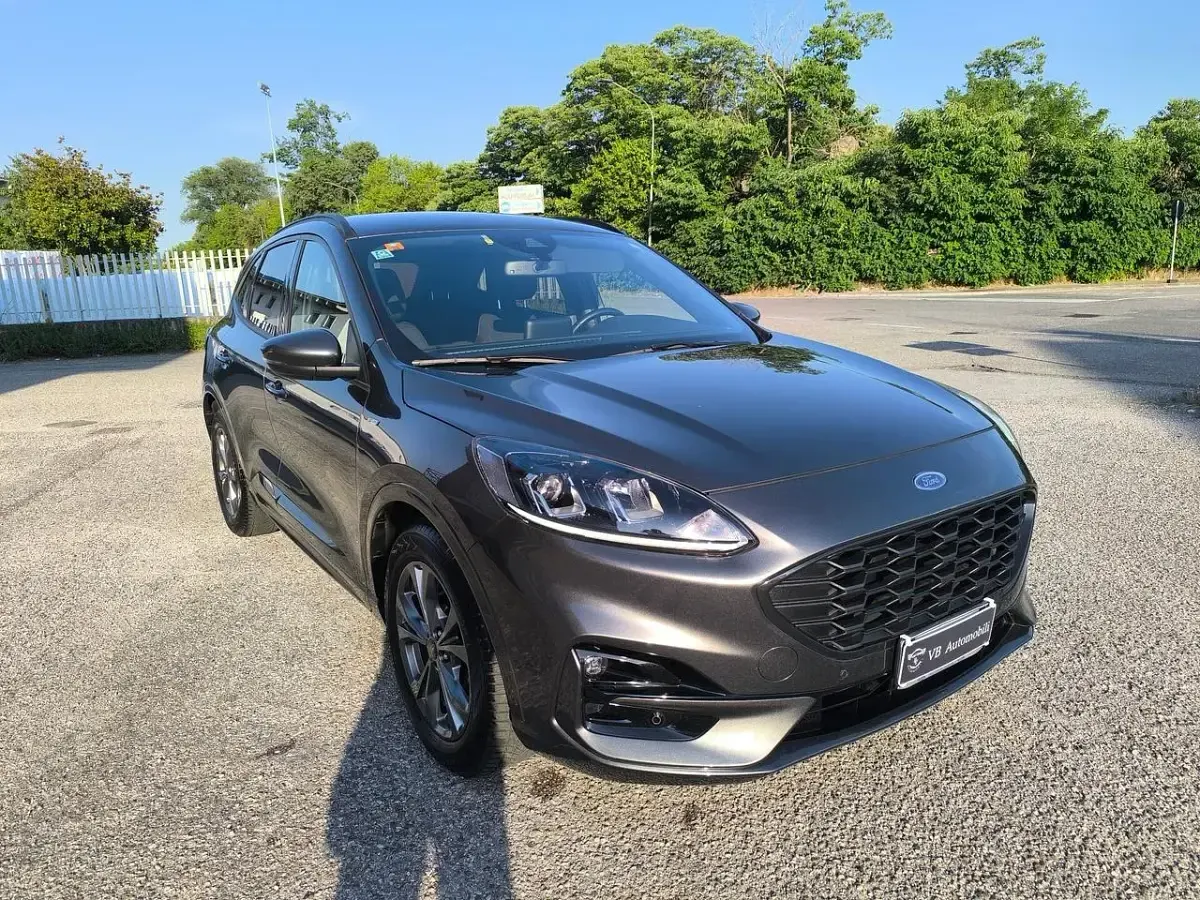 Usata Ford Kuga ST-Line 152 CV (111 kW) 2022 Grigio SUV