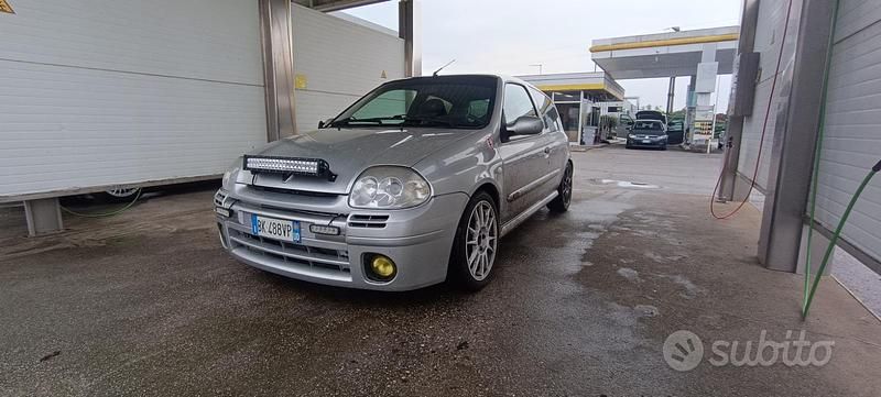 Usata Renault Clio II R.S. 210 CV (154 kW) 2000 Grigio Berlina