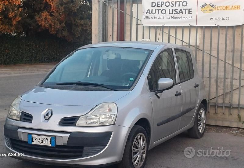 Usata Renault Modus Dynamique 74 CV (54 kW) 2008 Grigio Monovolume