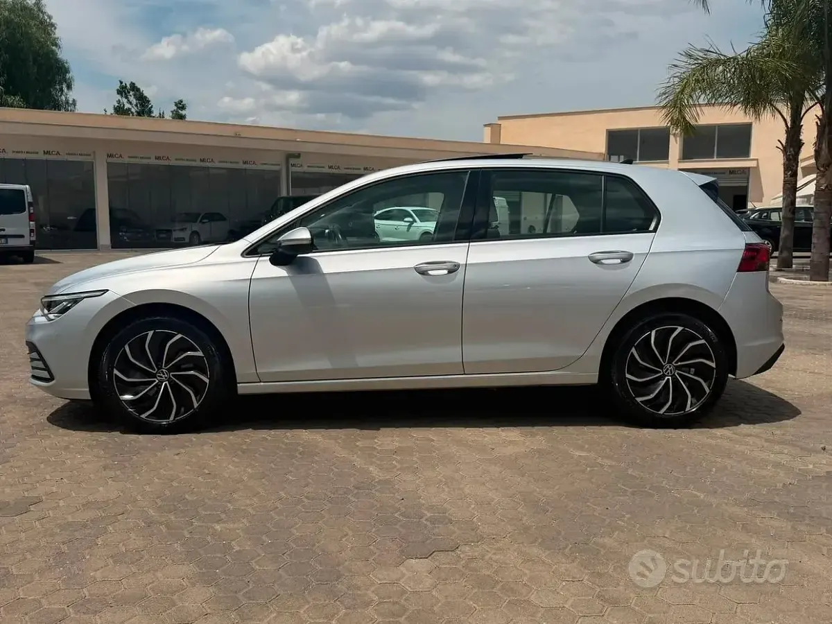 Usata VW Golf VIII Style 116 CV (85 kW) 2021 Grigio Utilitaria