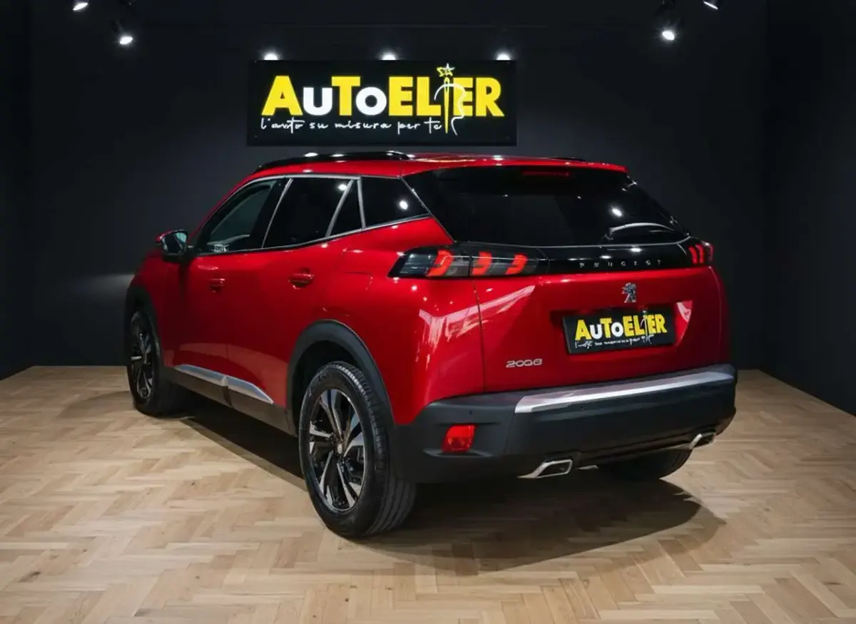 Usata Peugeot 2008 Allure 102 CV (75 kW) 2020 Rosso SUV
