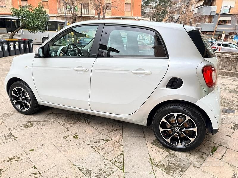 Usata Smart ForFour Passion 71 CV (52 kW) 2016 Bianco Utilitaria
