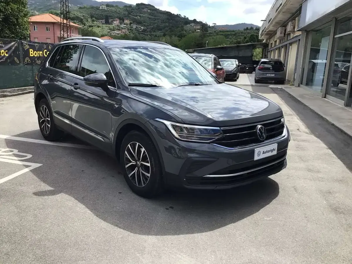 Usata VW Tiguan Life 150 CV (110 kW) 2023 Grigio SUV