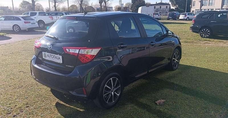 Usata Toyota Yaris Hybrid Active 73 CV (53 kW) 2018 Nero Berlina