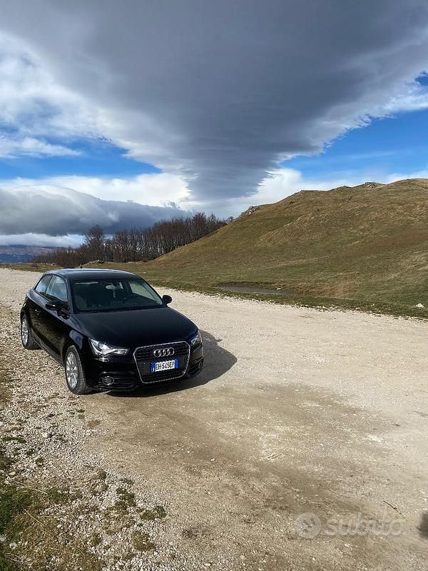 Nero Usata 2011 Audi A1 Ambition Tre volumi | 5800 € (Buon prezzo) - Immagine 1/4