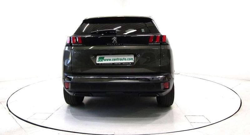 Usata Peugeot 3008 Allure 131 CV (96 kW) 2020 Verde scuro SUV