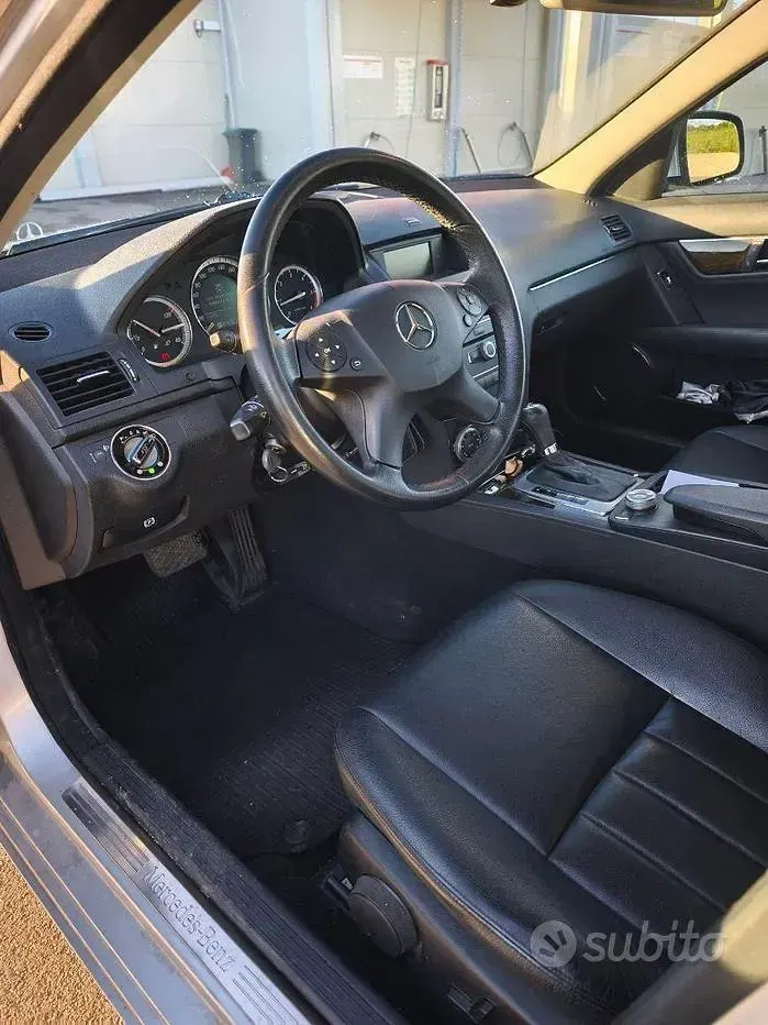 Usata Mercedes C220 Elegance 170 CV (125 kW) 2007 Grigio Berlina